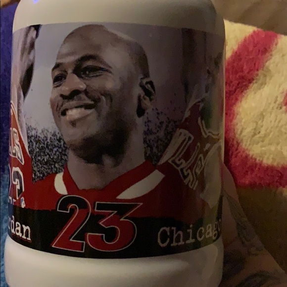 Michael Jordan “mug” upper deck commemorative - Picture 5 of 5